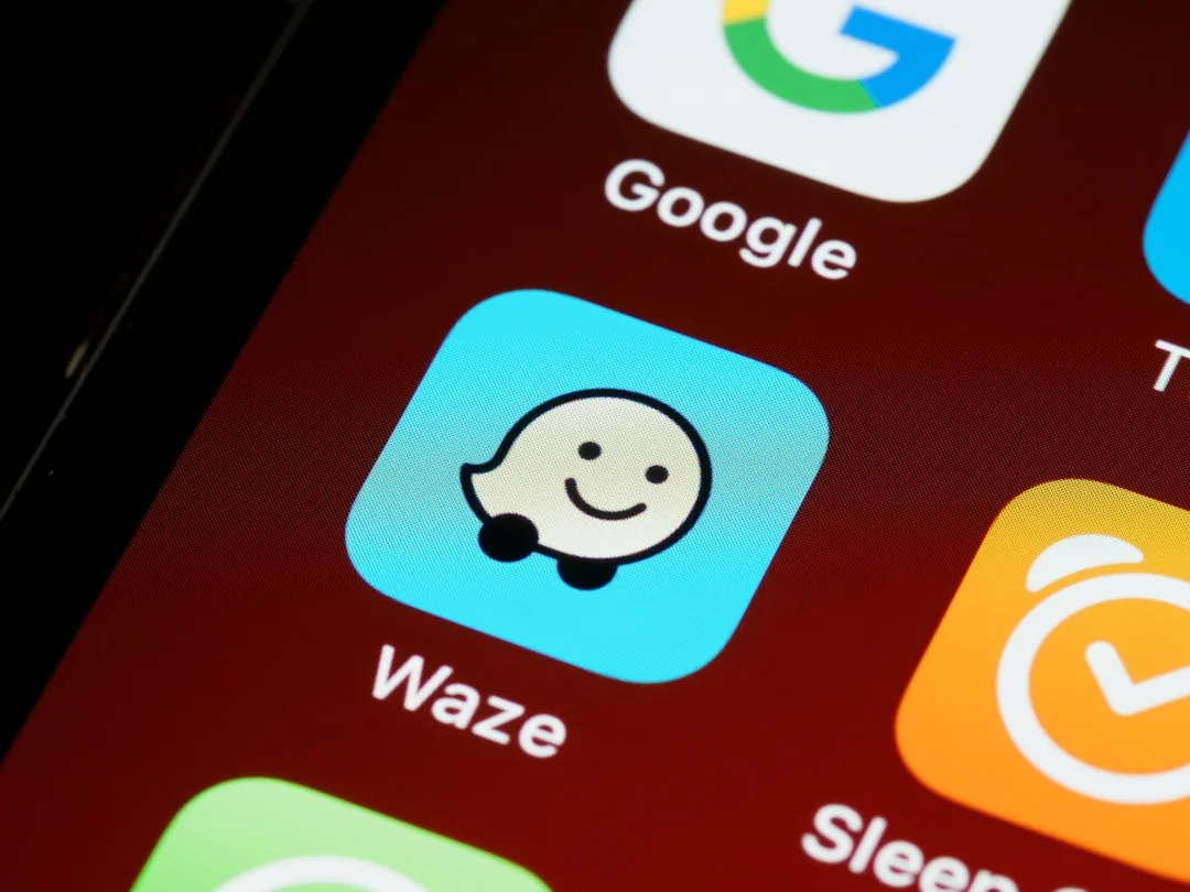 News photo illustrating: Waze Unveils AI-Powered Features for Smarter Navigation